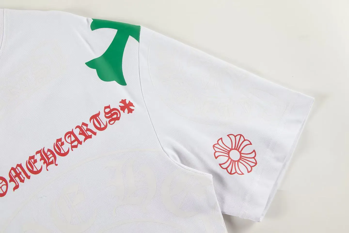 🅿️160 Style: 2025 new Croix Heart short-sleeved T-shirt Material: High version 300g double yarn combed cotton Size: S～XL Color: White Style number: Z007